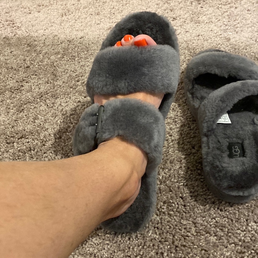Ugg sandal size 9